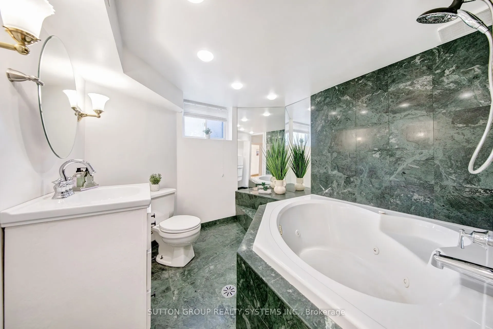 13 Evelyn Crescent
