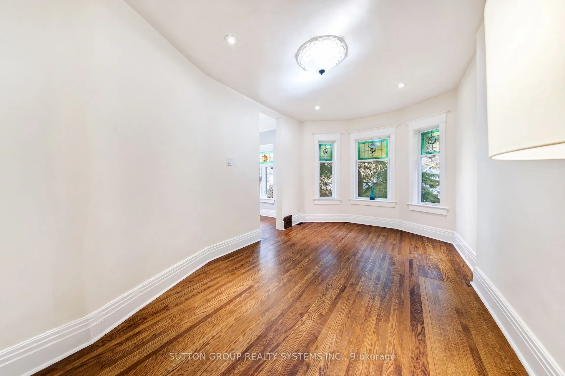 13 Evelyn Crescent