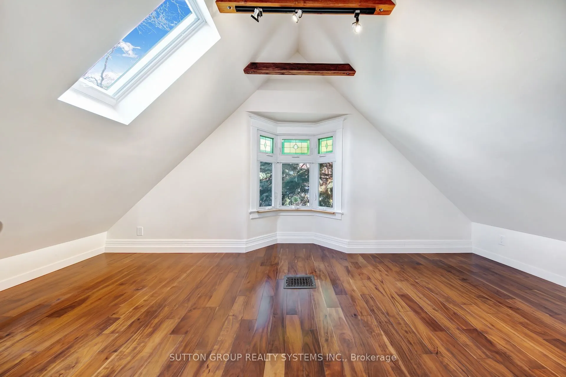 13 Evelyn Crescent