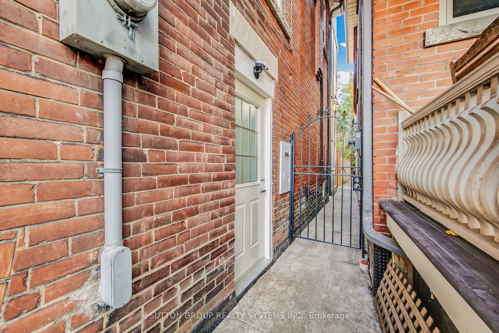 13 Evelyn Crescent