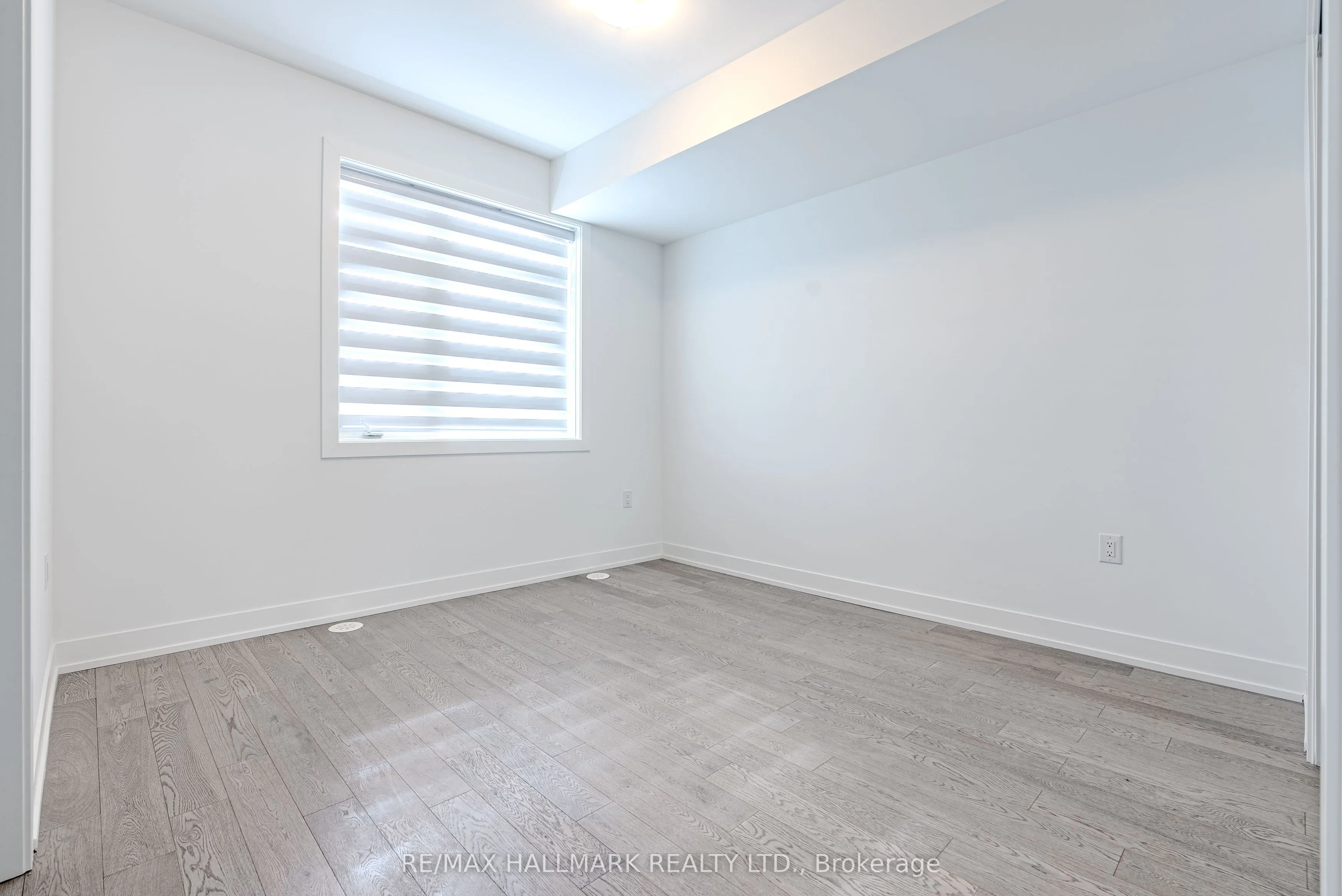 1085 Douglas Mccurdy Common #216