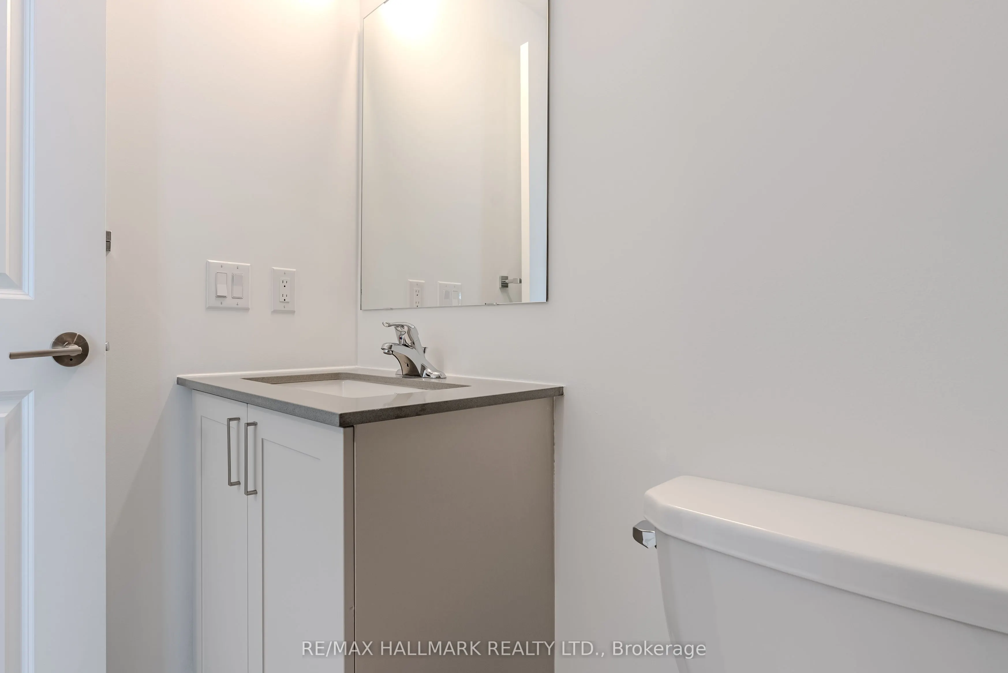 1085 Douglas Mccurdy Common #216