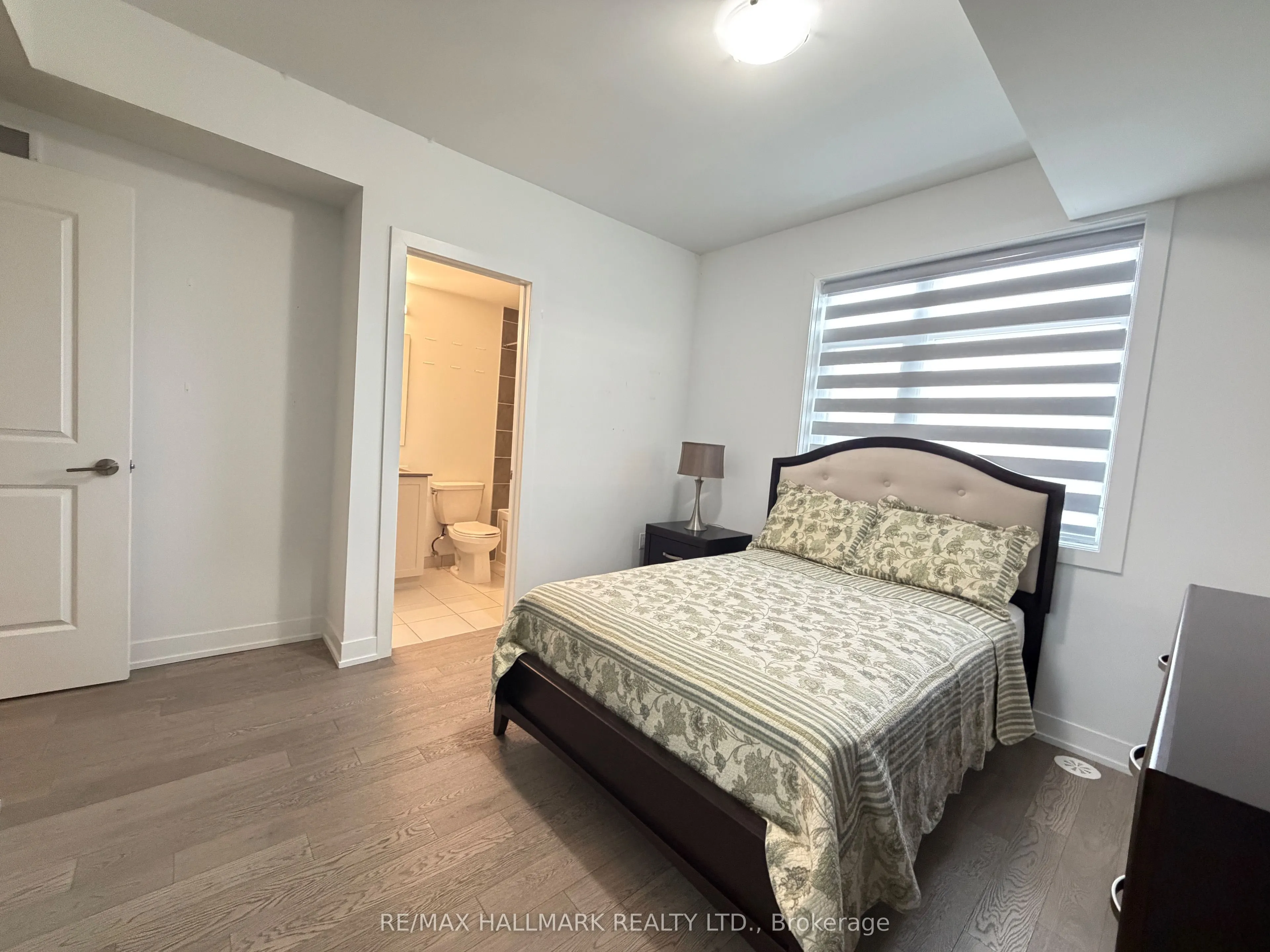 1085 Douglas Mccurdy Common #216