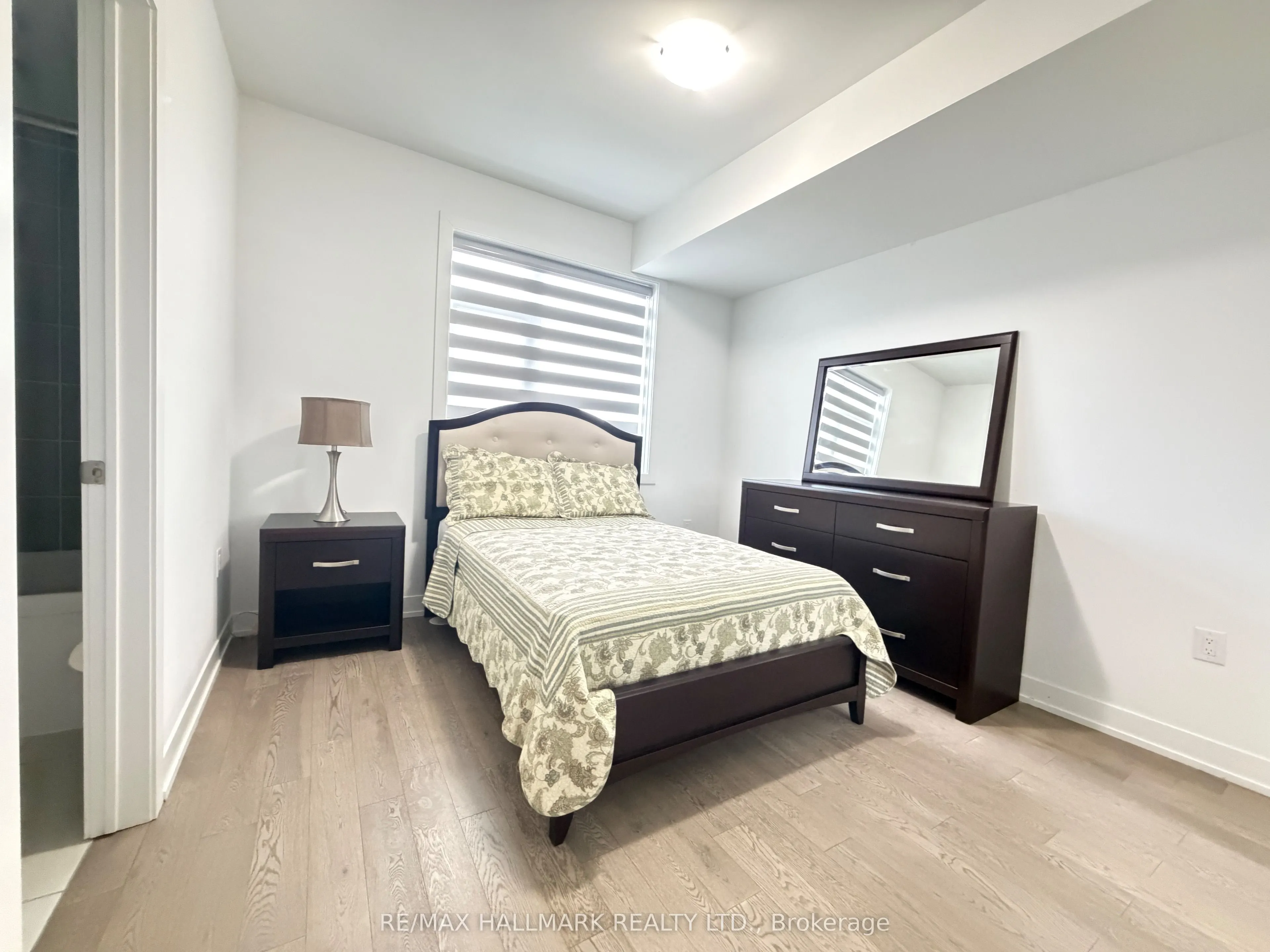 1085 Douglas Mccurdy Common #216