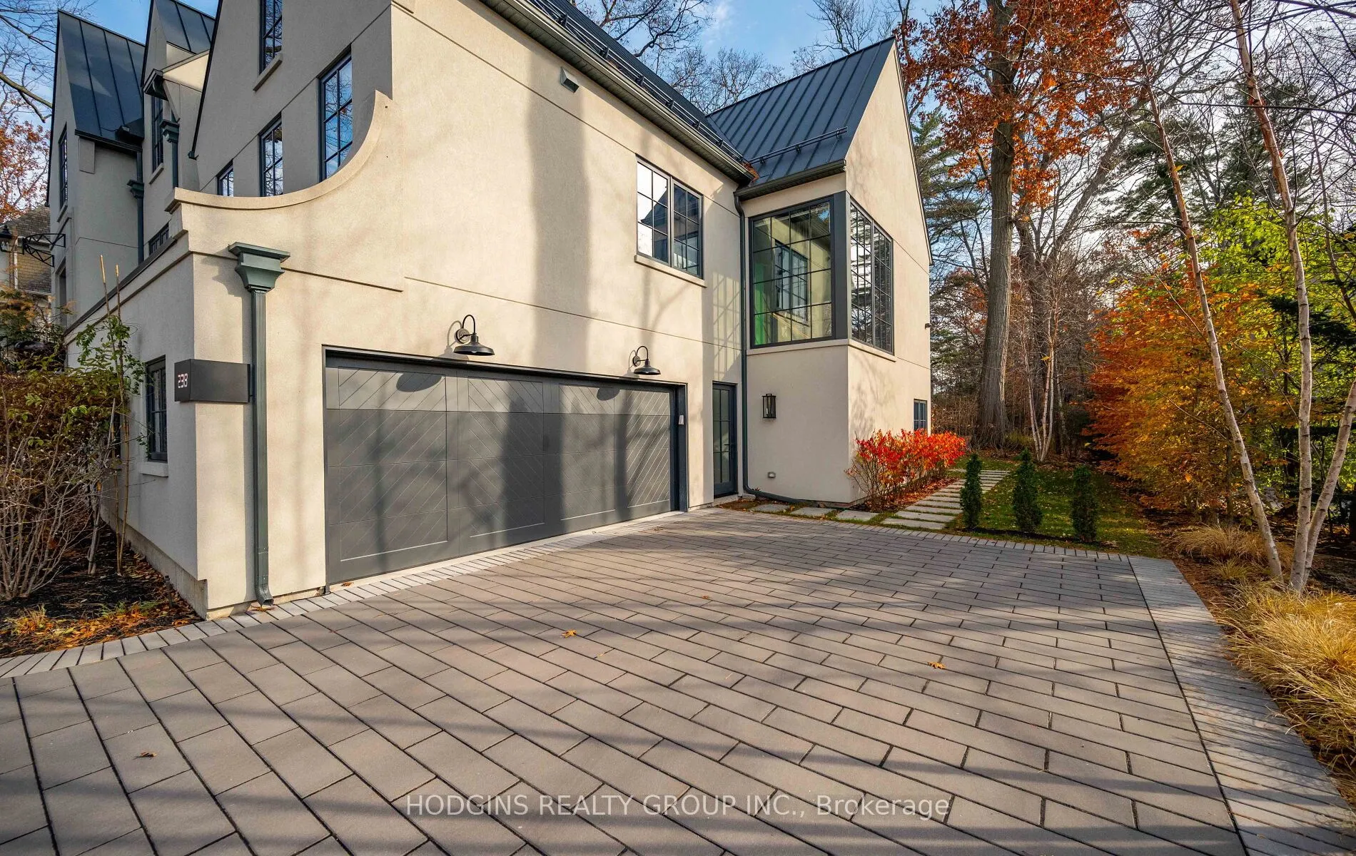 238 Mineola Road W
