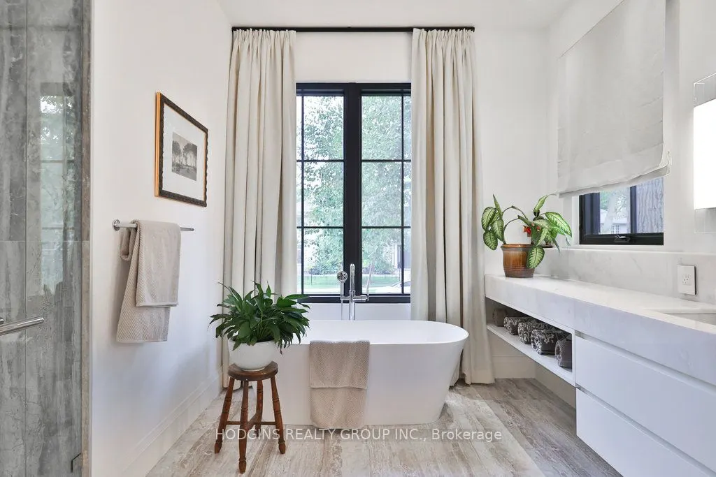 238 Mineola Road W