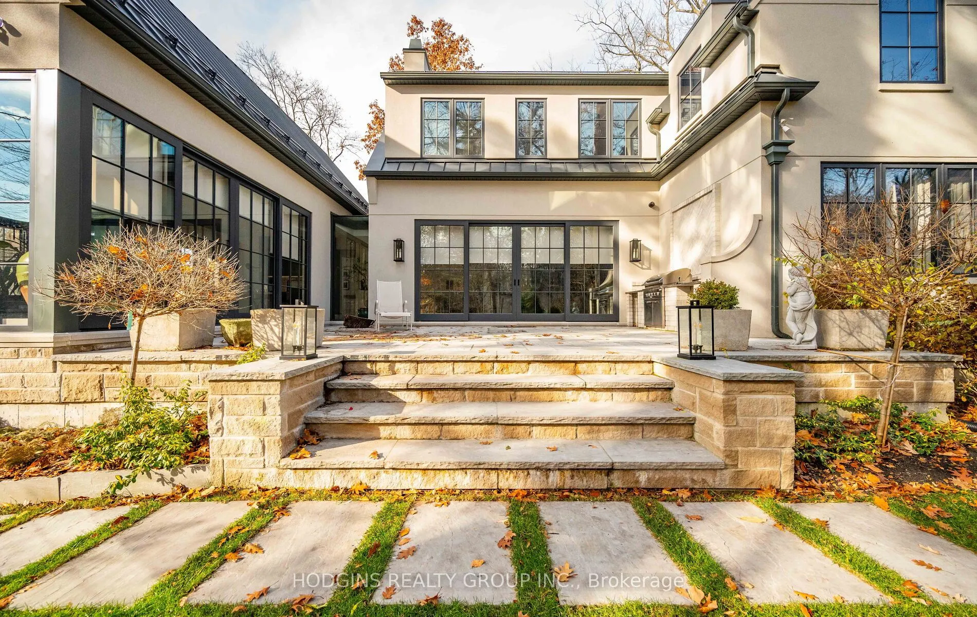 238 Mineola Road W
