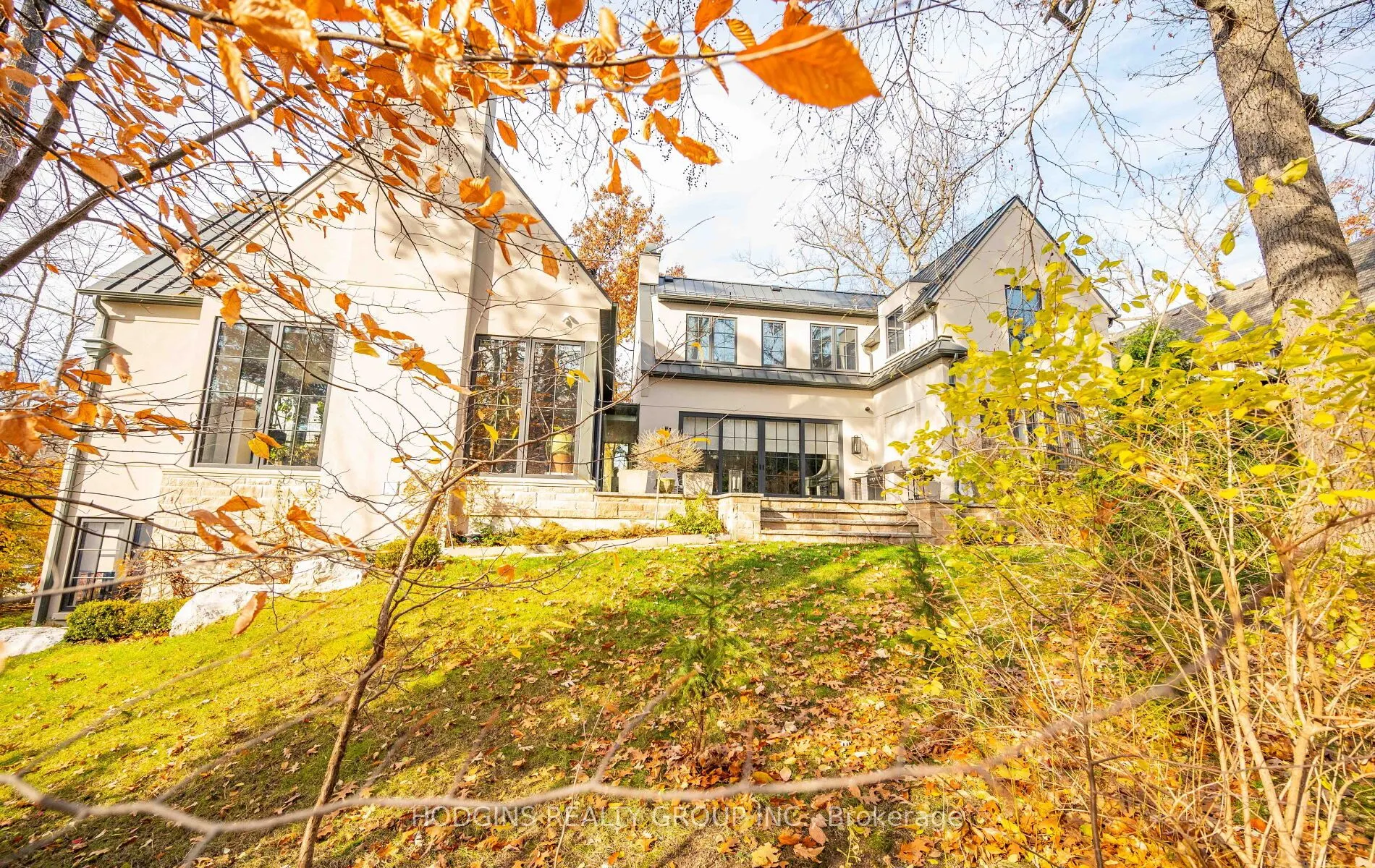 238 Mineola Road W