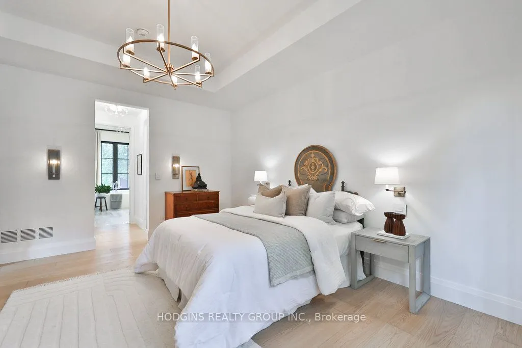 238 Mineola Road W
