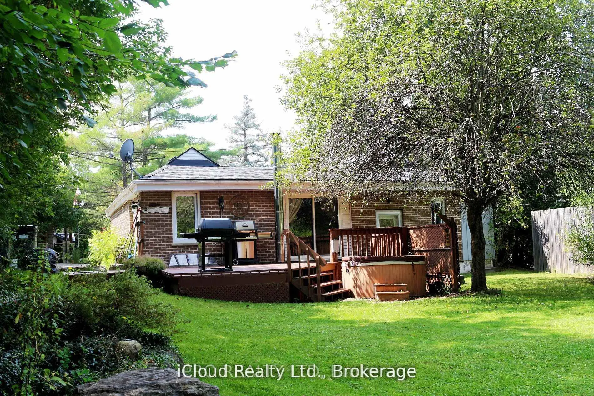 11 Maple Lane