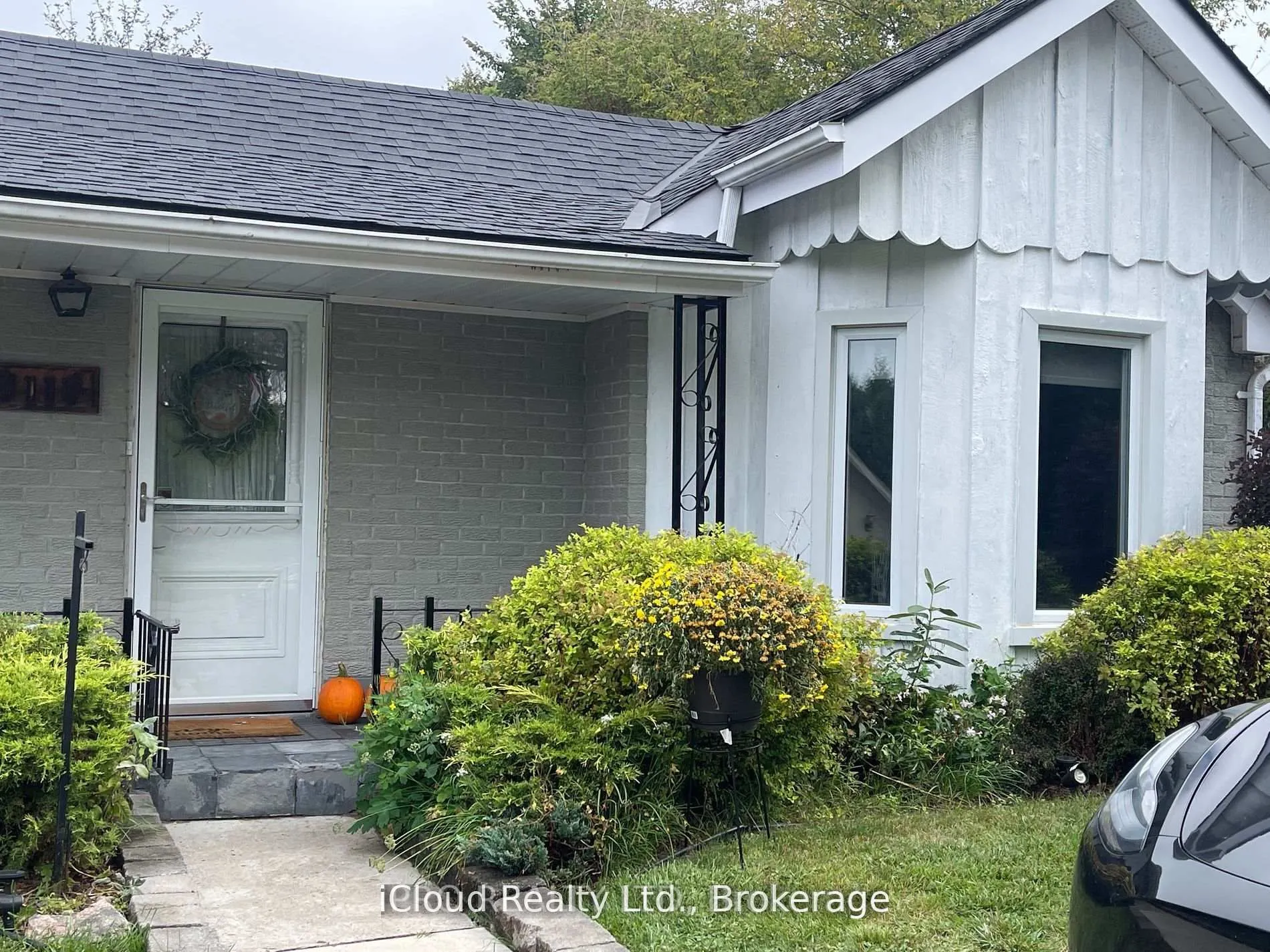 11 Maple Lane