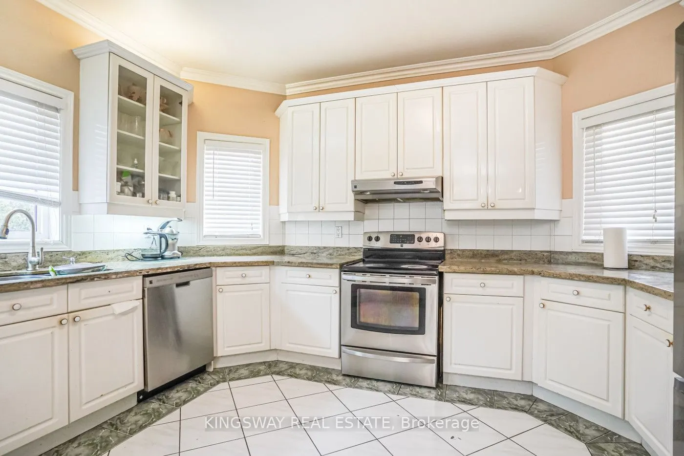 5969 Rayshaw Crescent