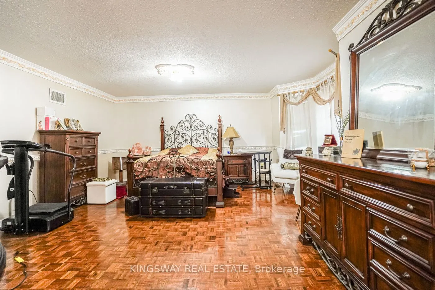5969 Rayshaw Crescent