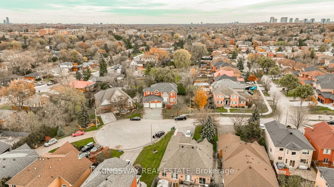 5969 Rayshaw Crescent