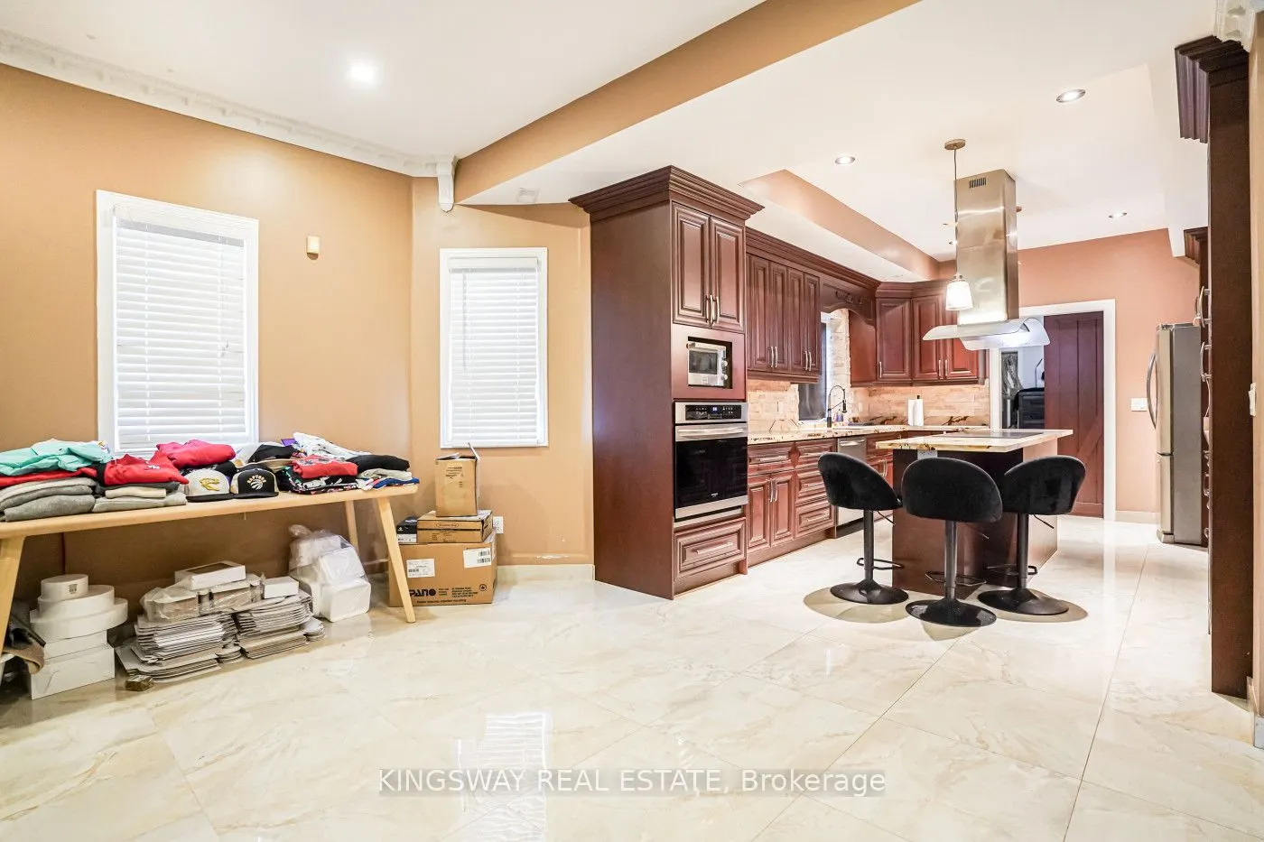 5969 Rayshaw Crescent