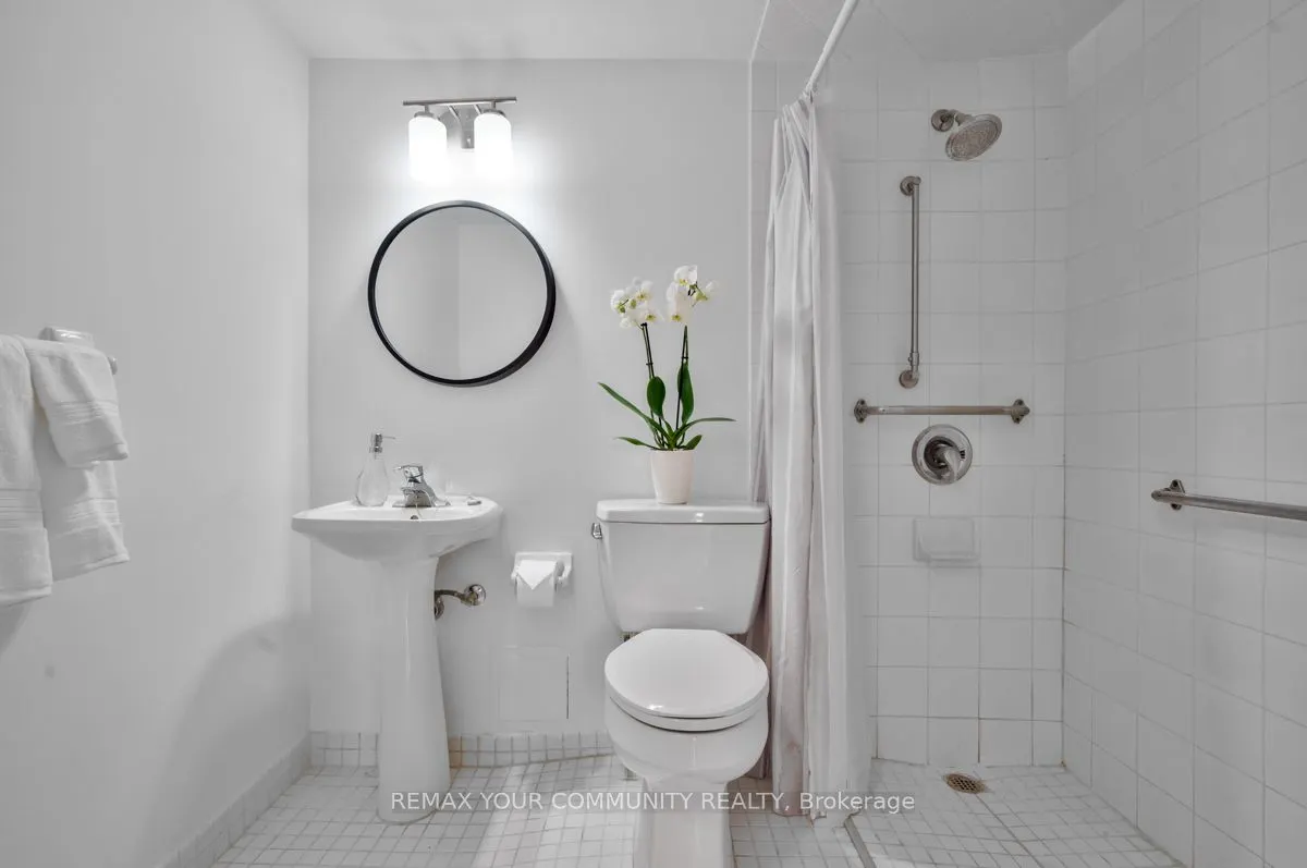 1535 Lakeshore Road E #205