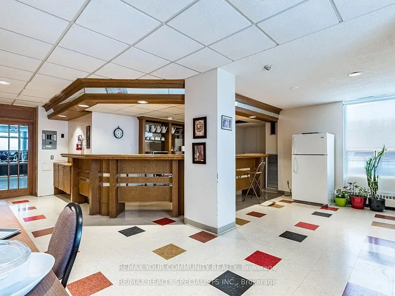 1535 Lakeshore Road E #205
