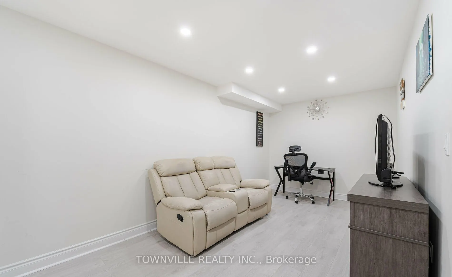 13 Lady Evelyn Crescent