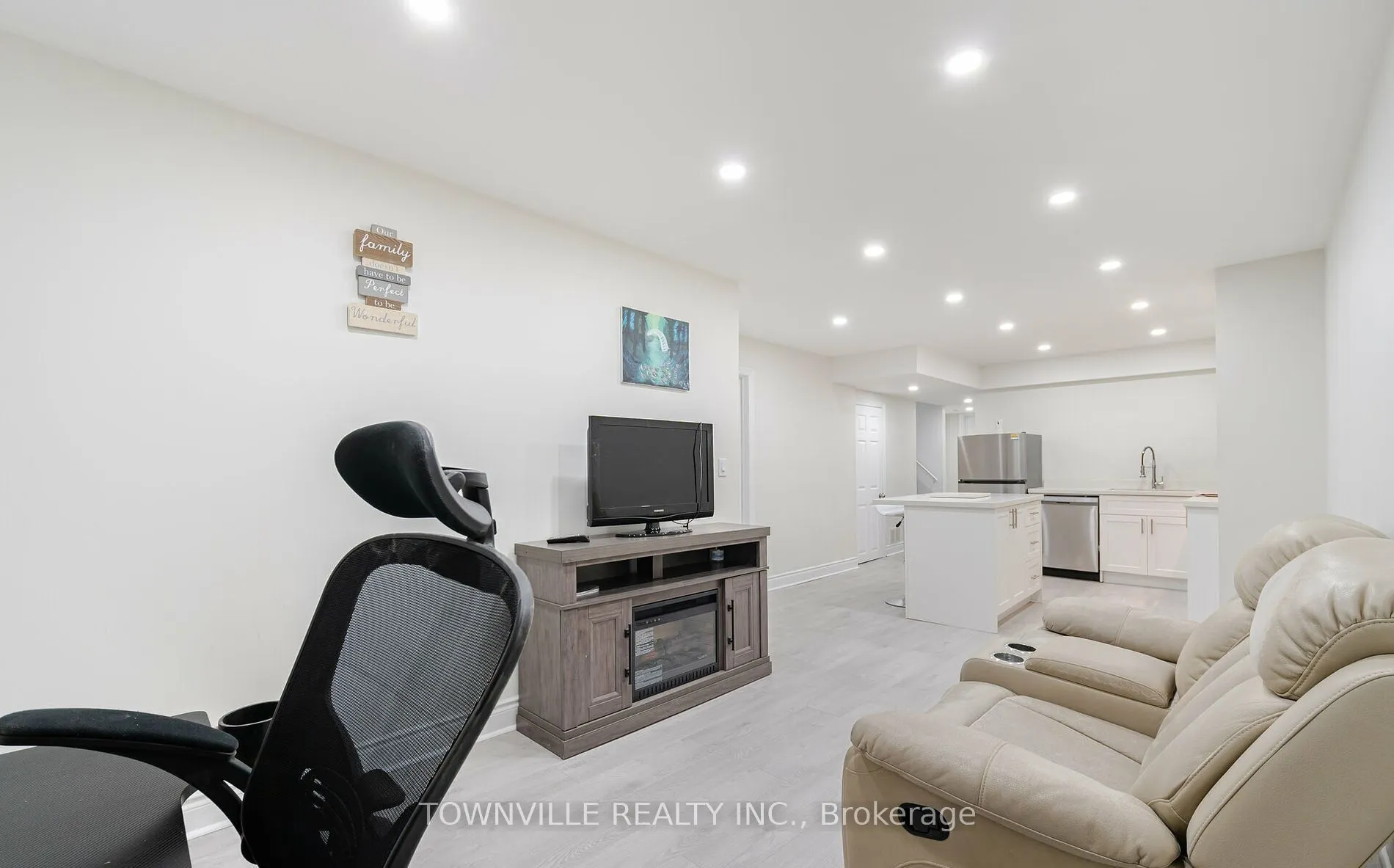 13 Lady Evelyn Crescent