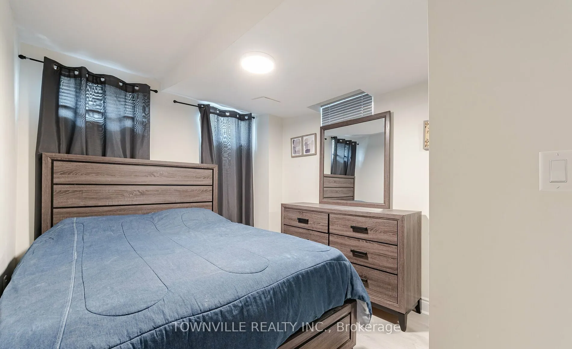 13 Lady Evelyn Crescent
