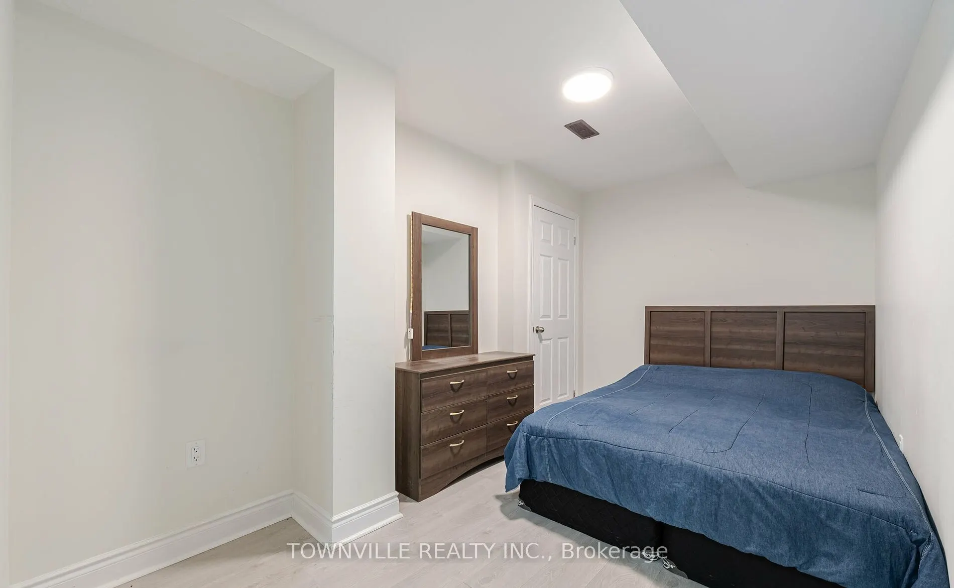 13 Lady Evelyn Crescent