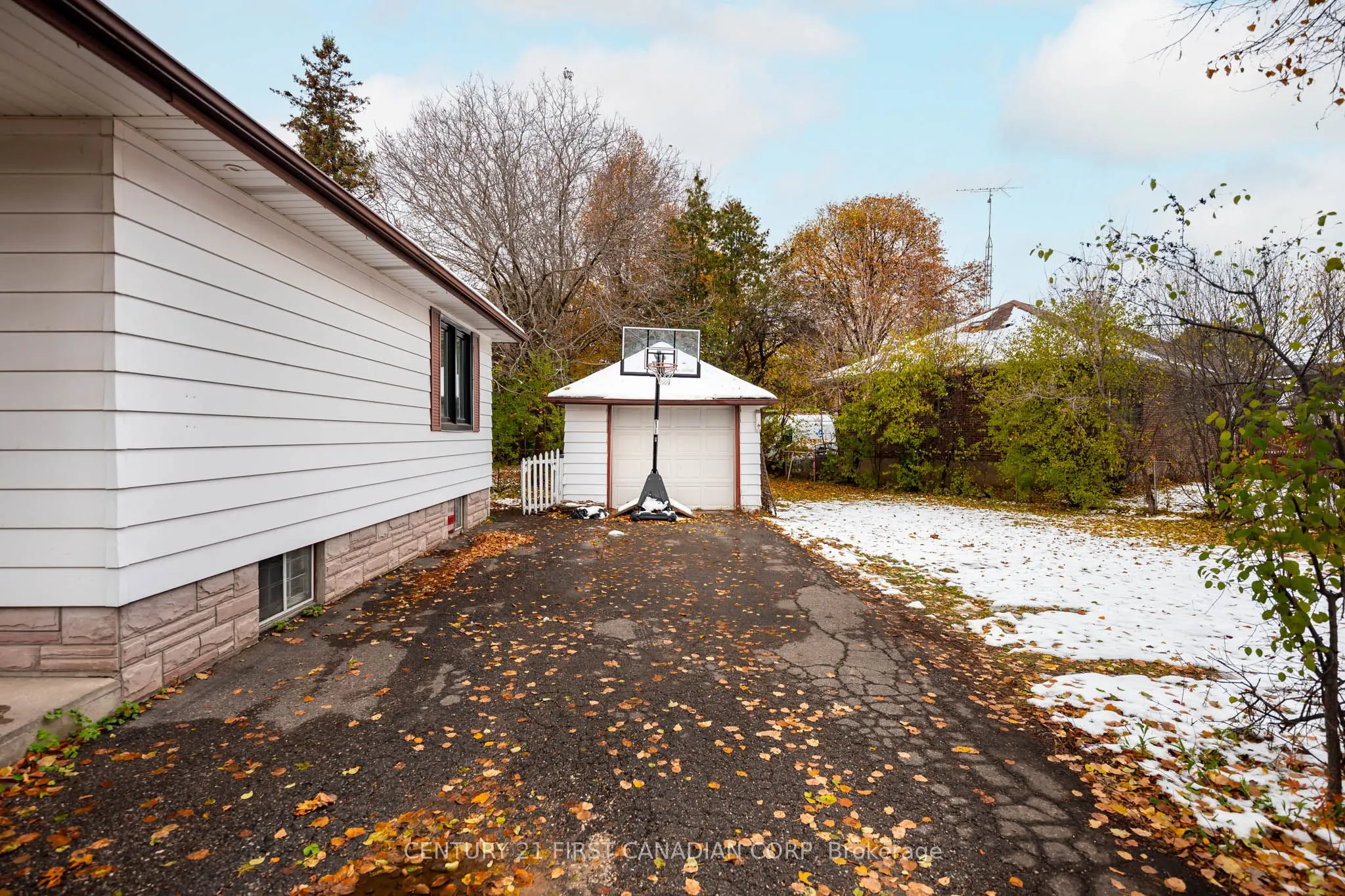 37 Mclaughlin Road N