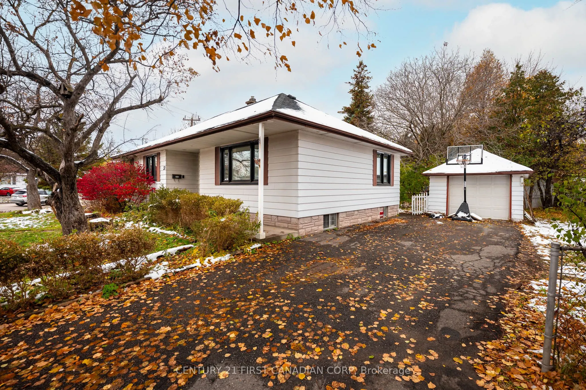 37 Mclaughlin Road N