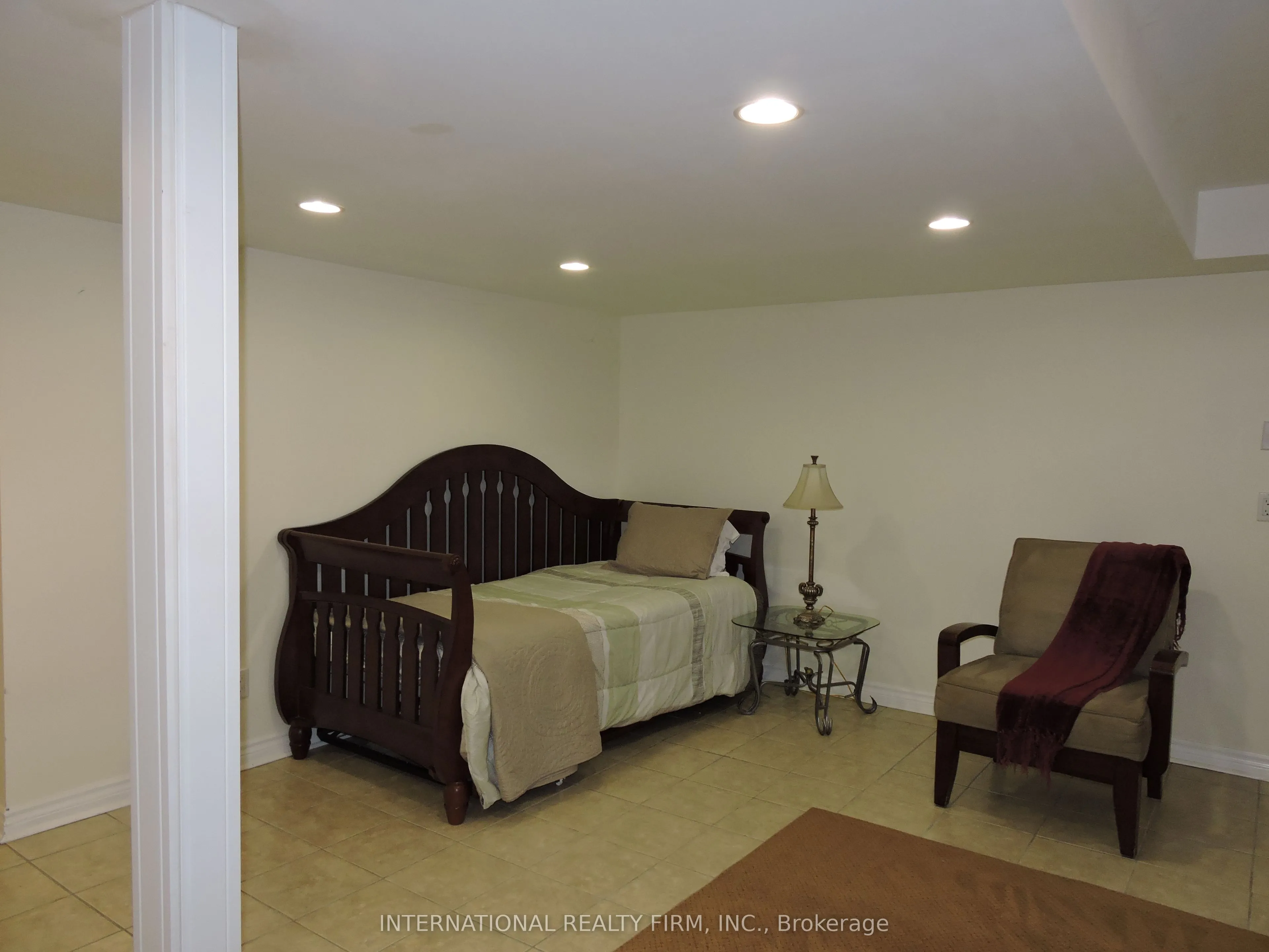 2453 Baintree Crescent