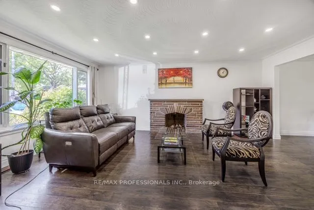 109 Botfield Avenue