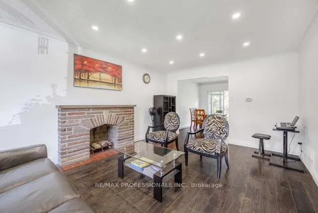 109 Botfield Avenue