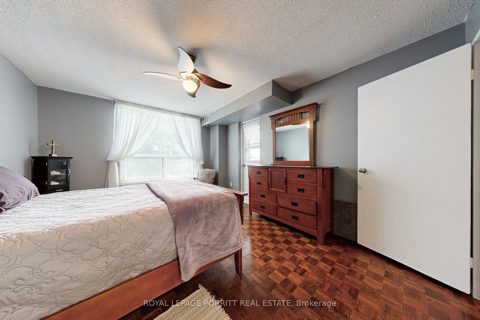 1535 Lakeshore Road E #201