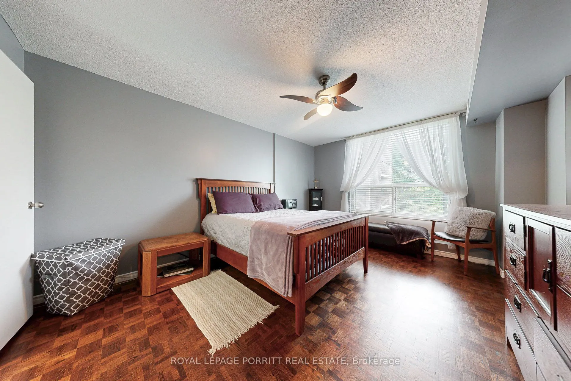 1535 Lakeshore Road E #201