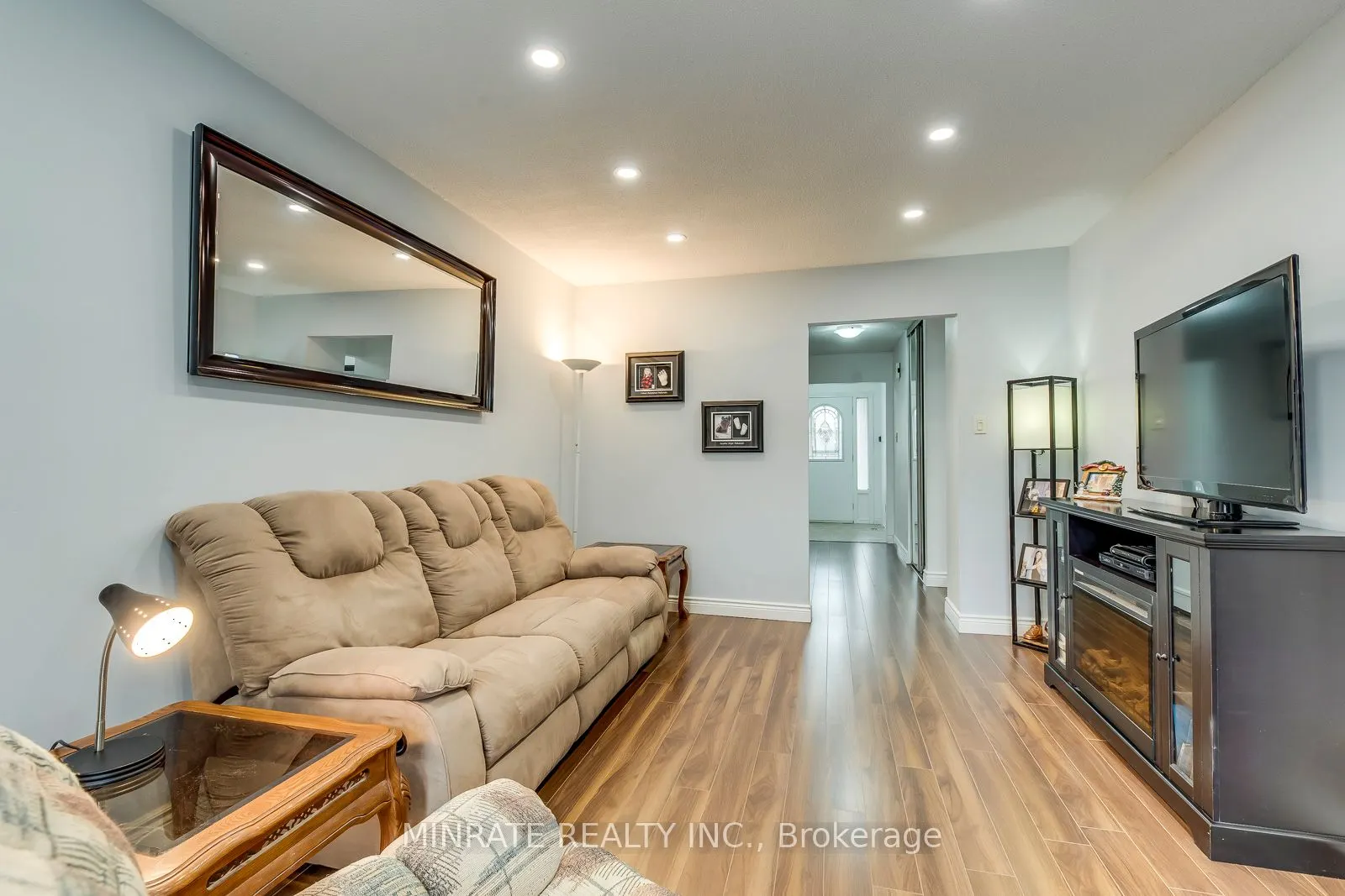 1548 Newlands Crescent #14
