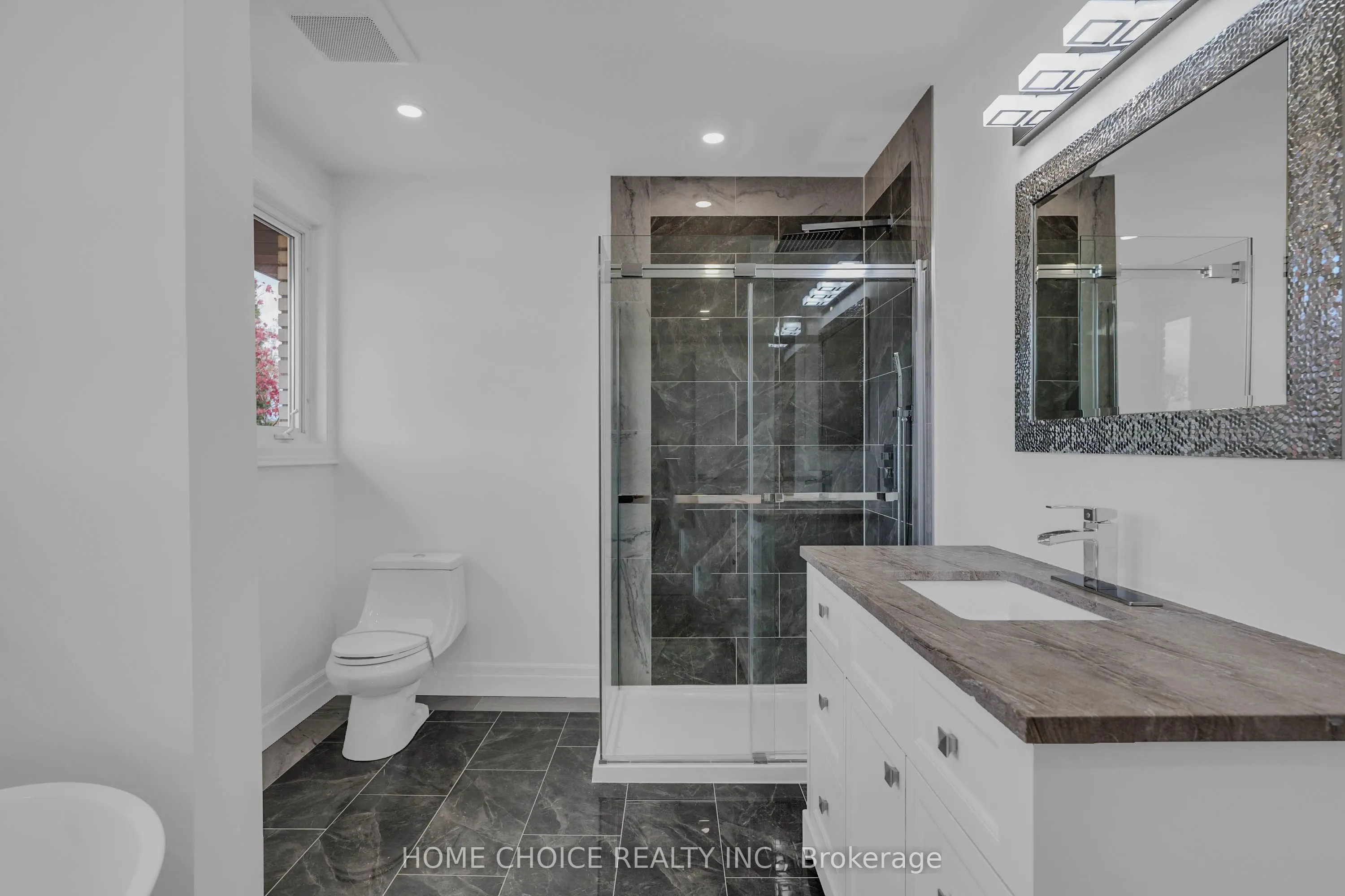 43 Golfwood Heights E