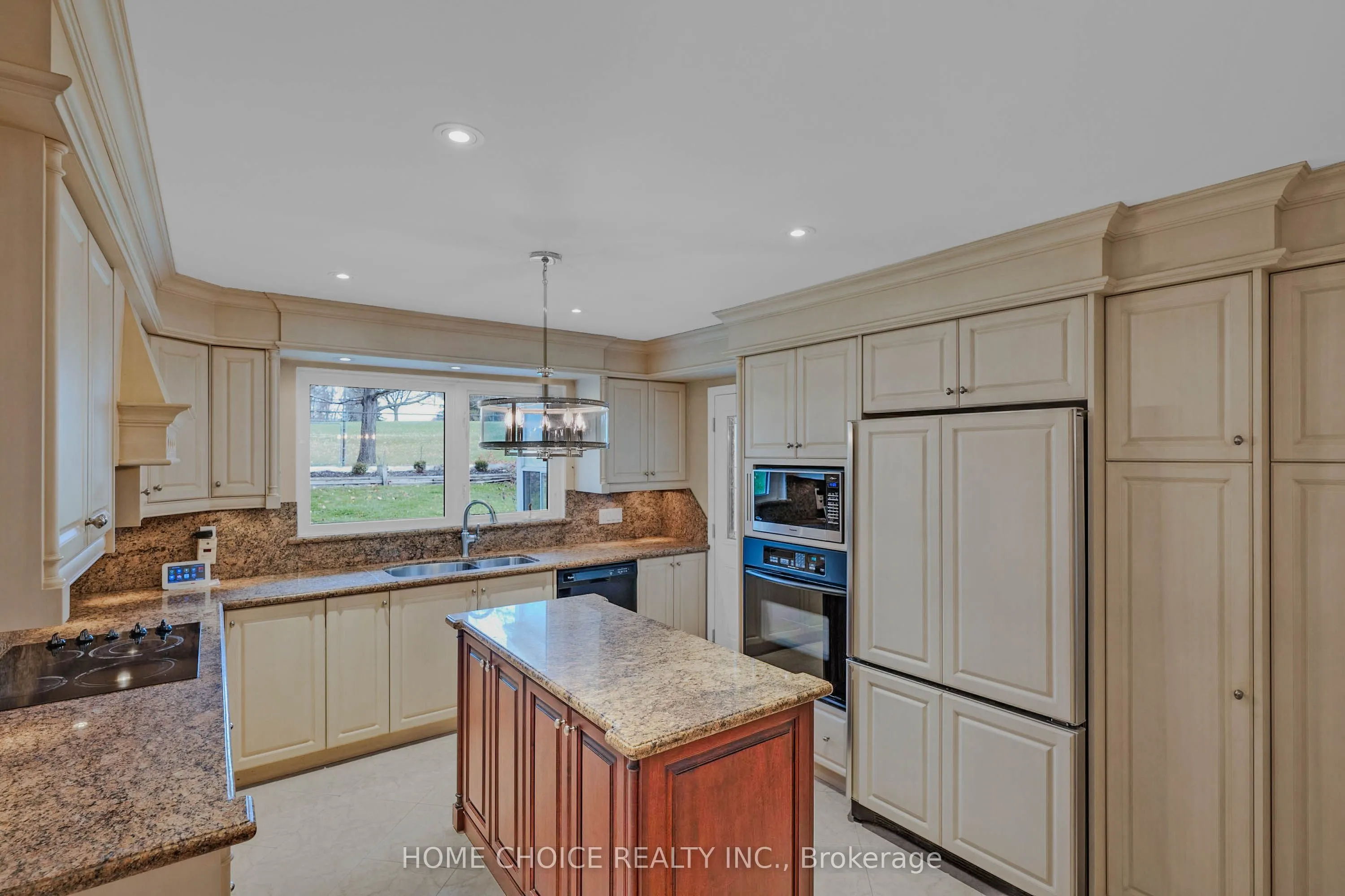 43 Golfwood Heights E