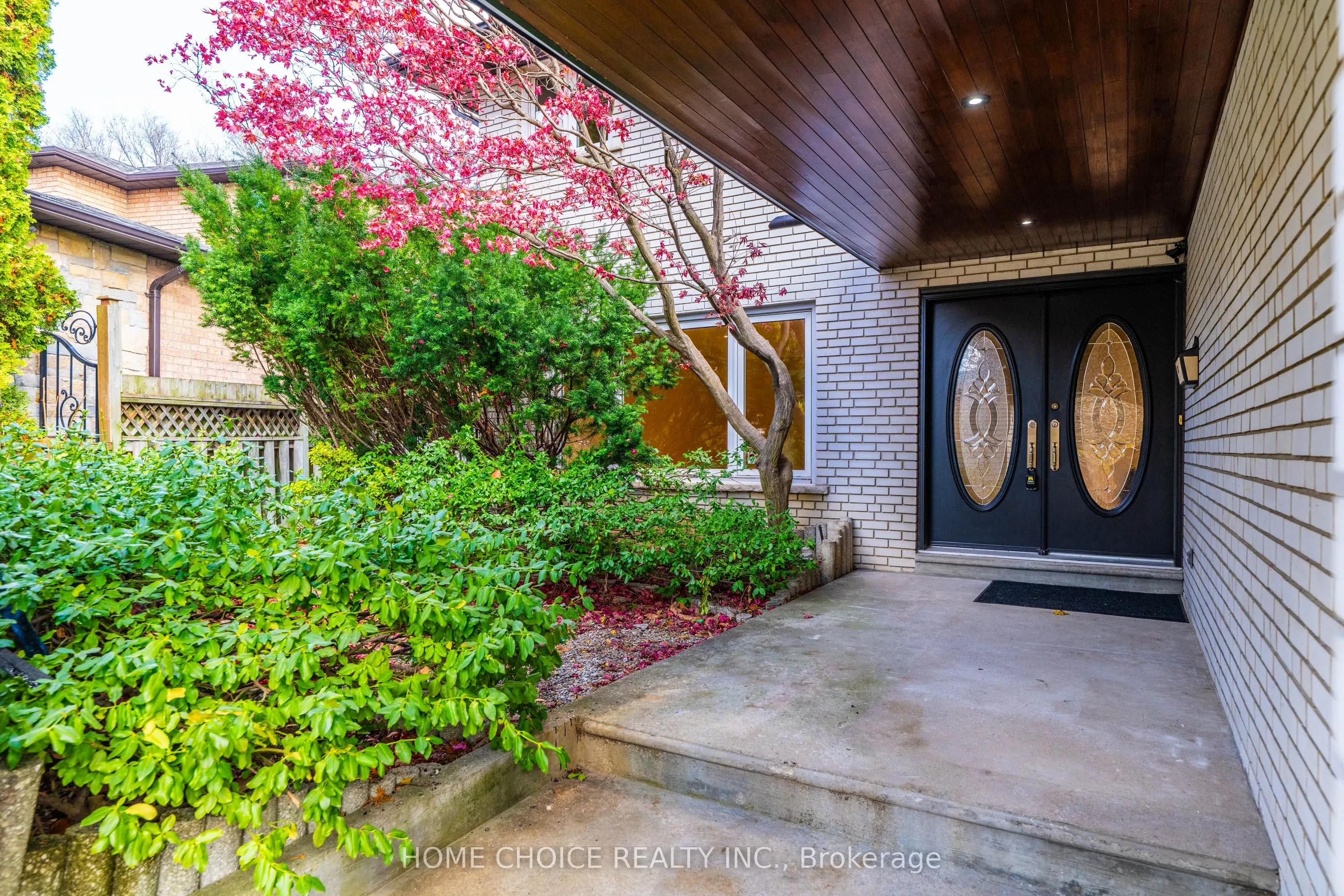 43 Golfwood Heights E