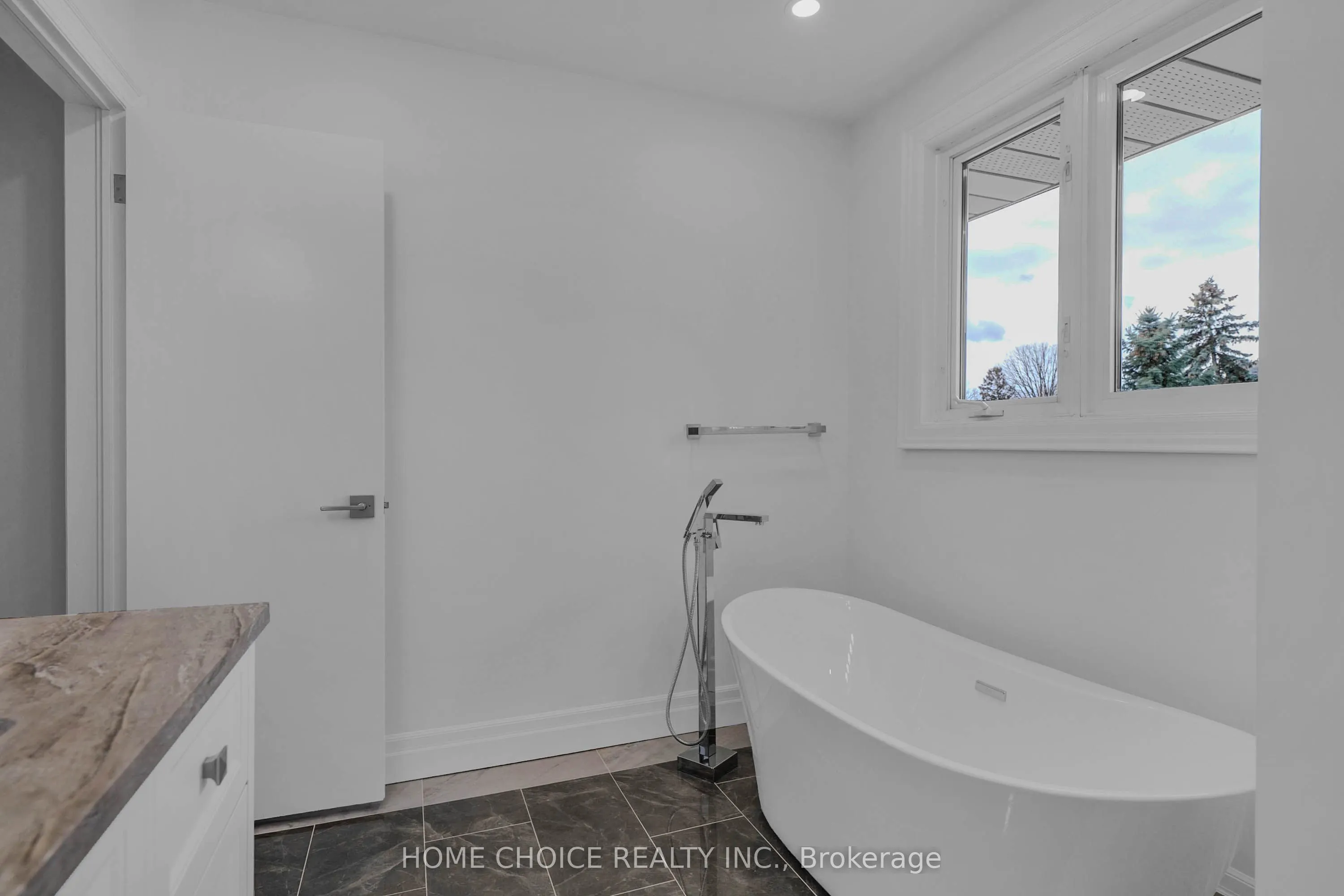 43 Golfwood Heights E