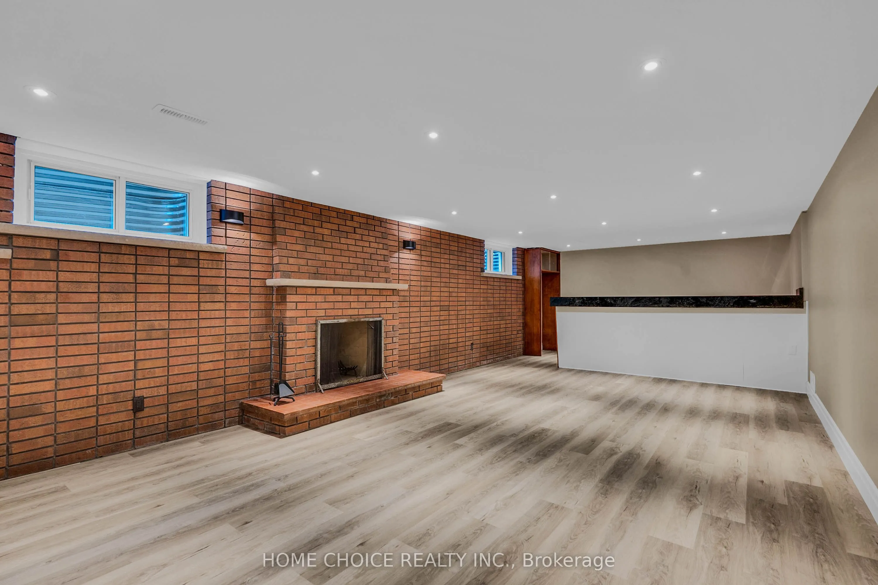 43 Golfwood Heights E