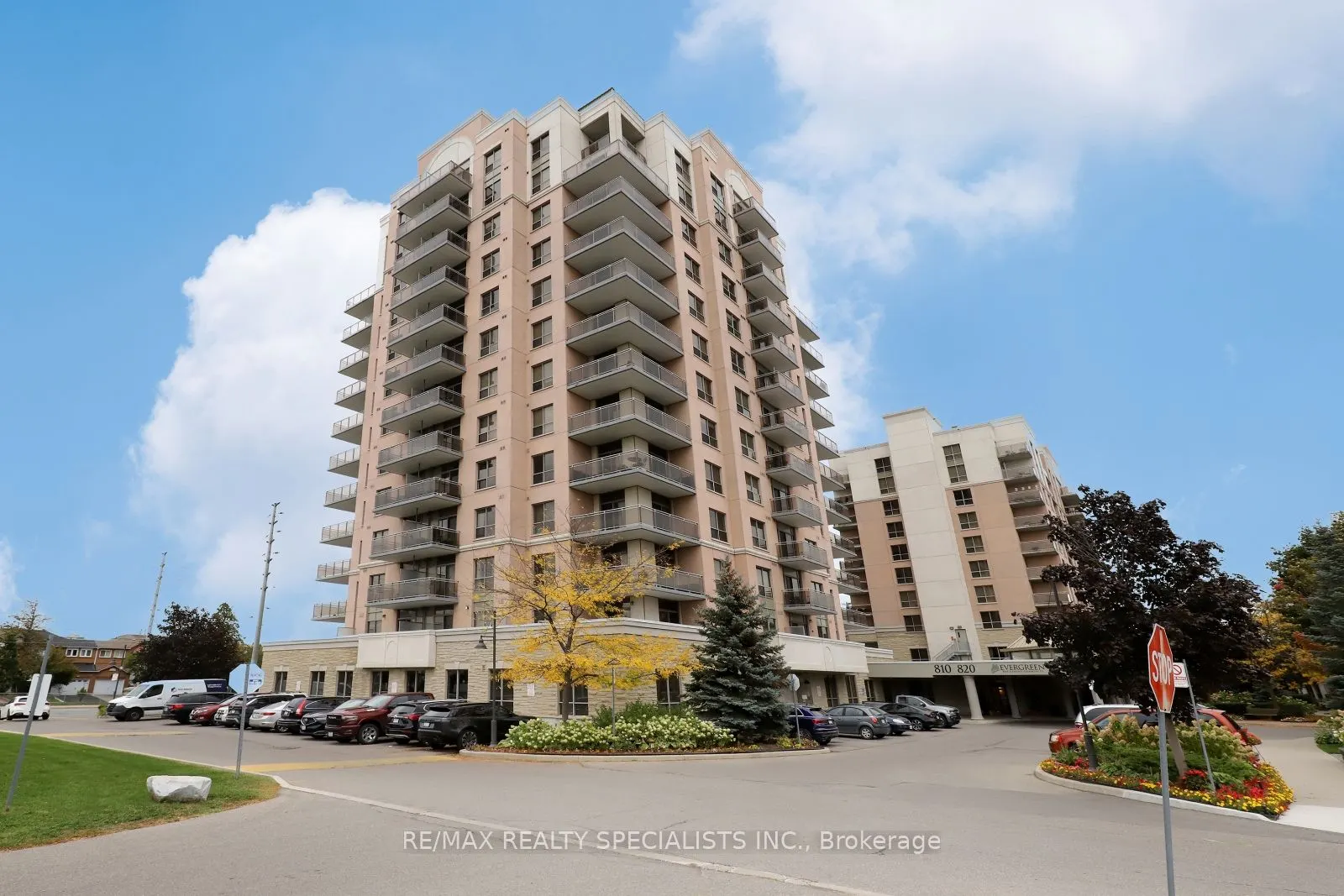 810 Scollard Court #902