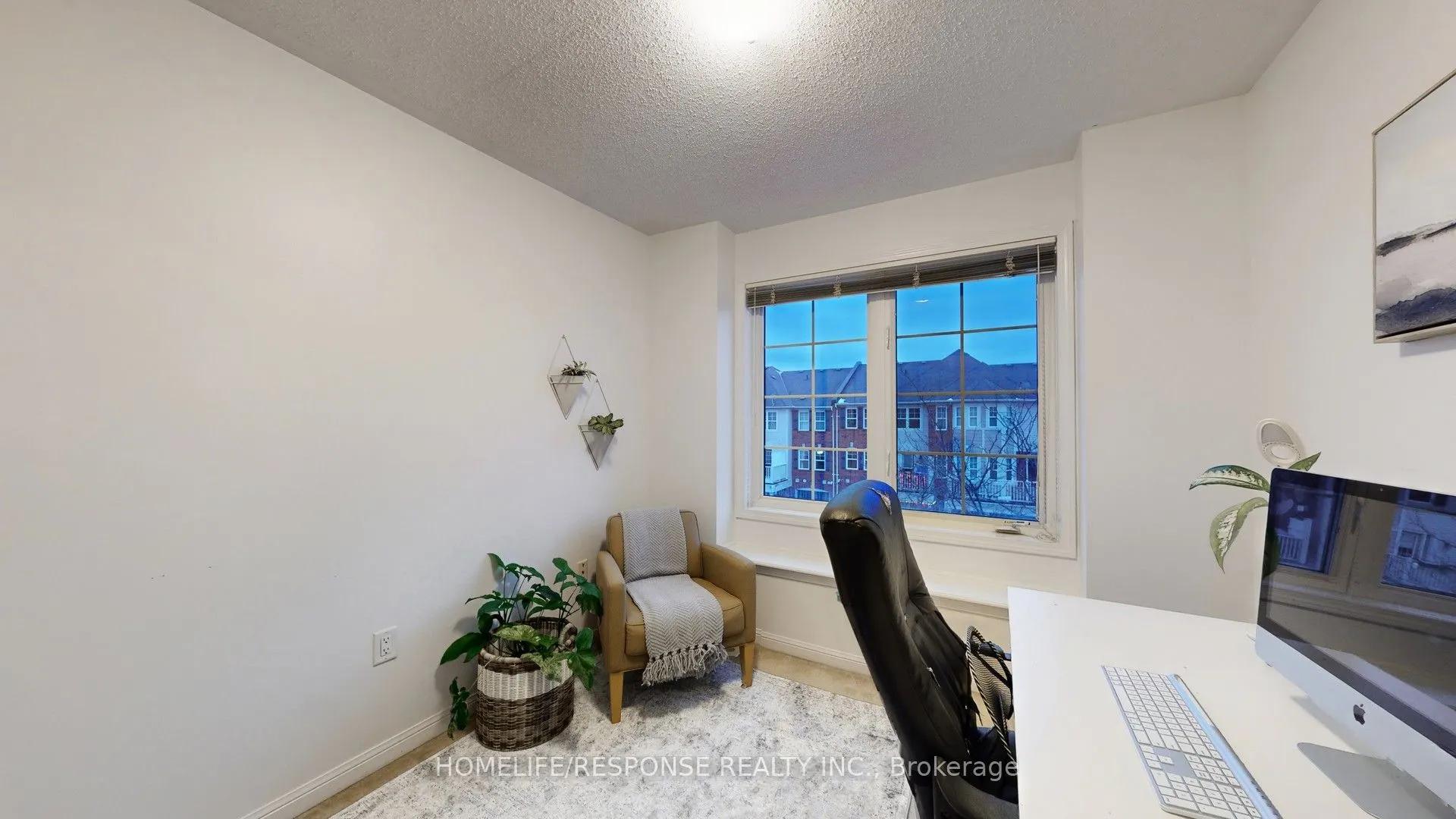 931 Deverell Place