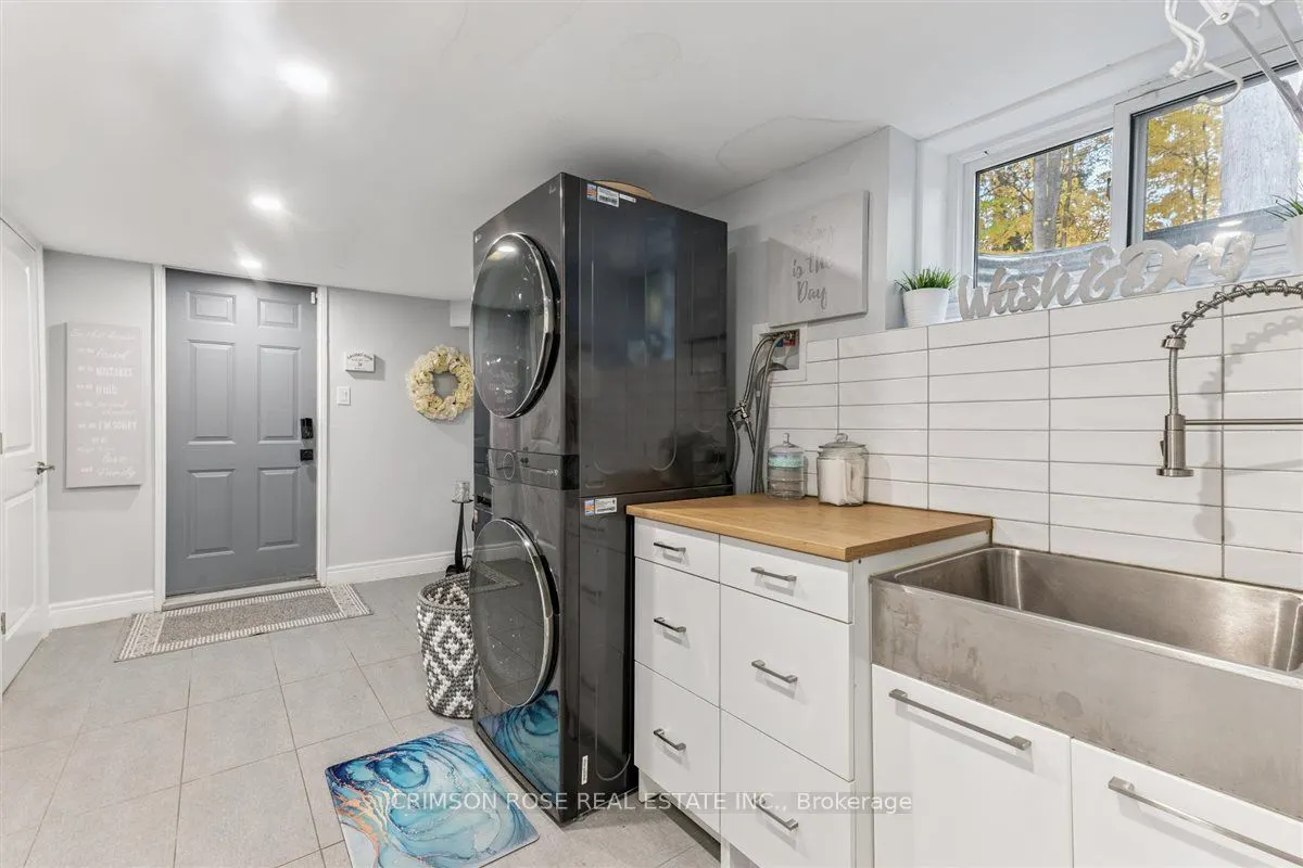 89 Holyrood Avenue