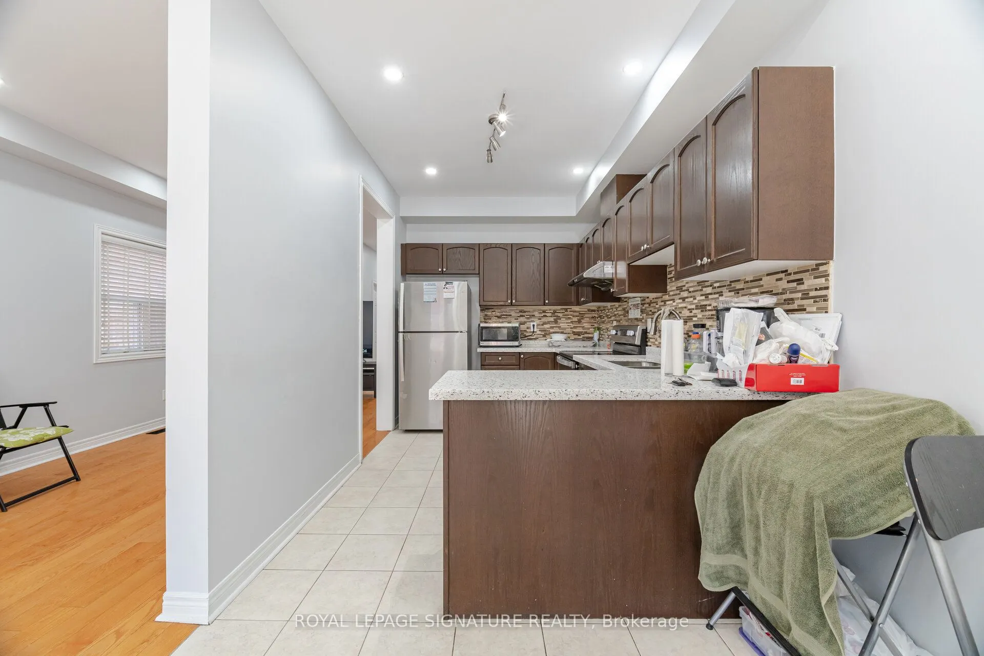443 Comiskey Crescent