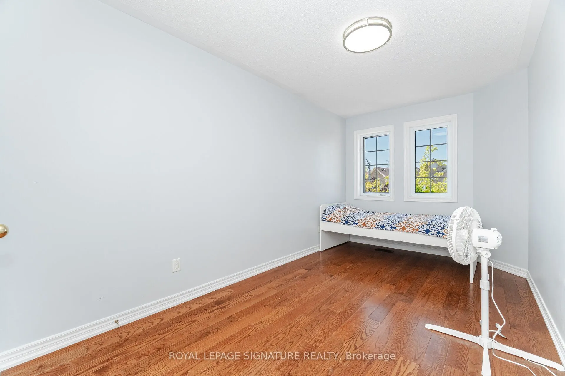 443 Comiskey Crescent