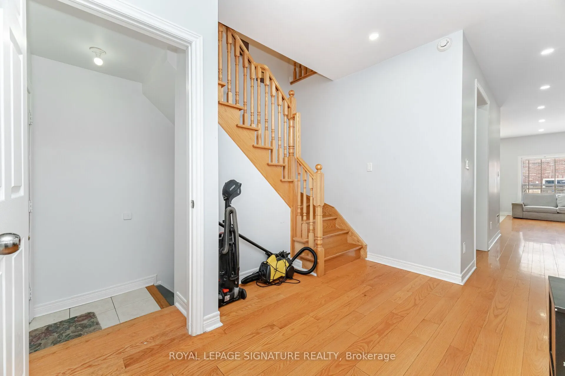 443 Comiskey Crescent