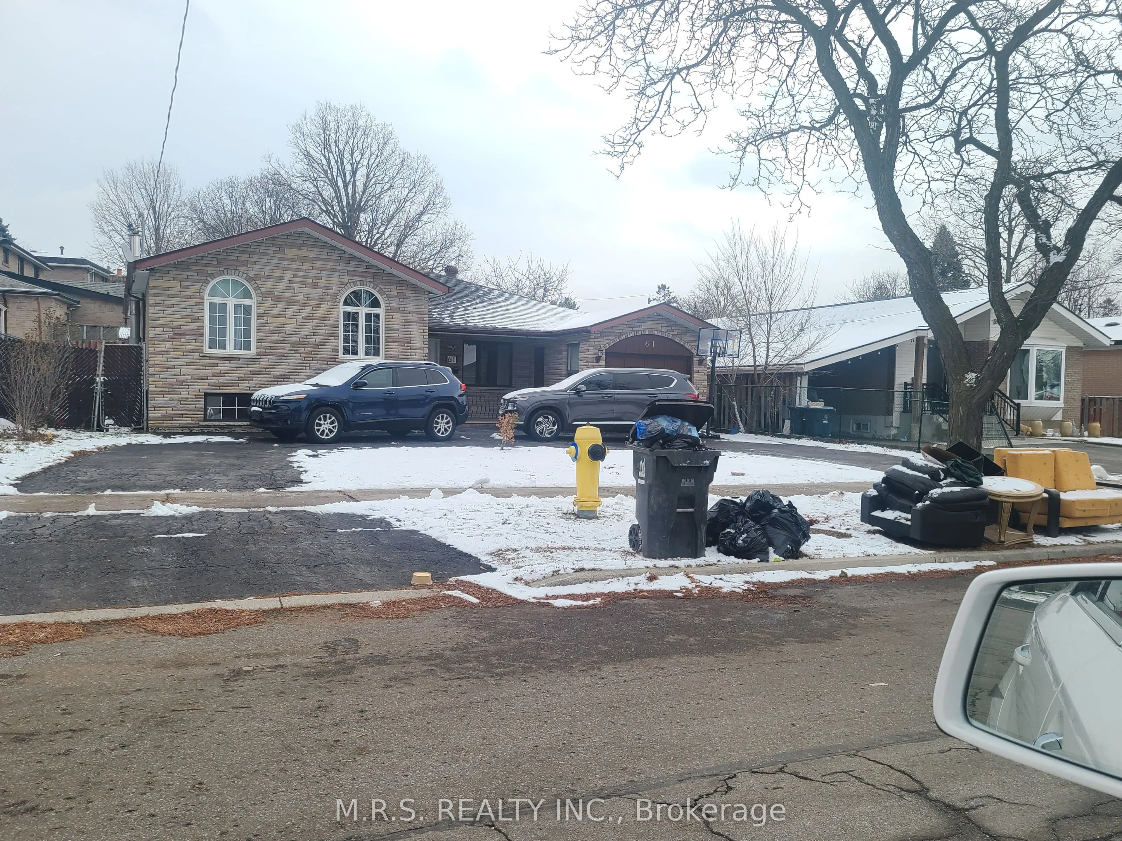61 Bloomington Crescent