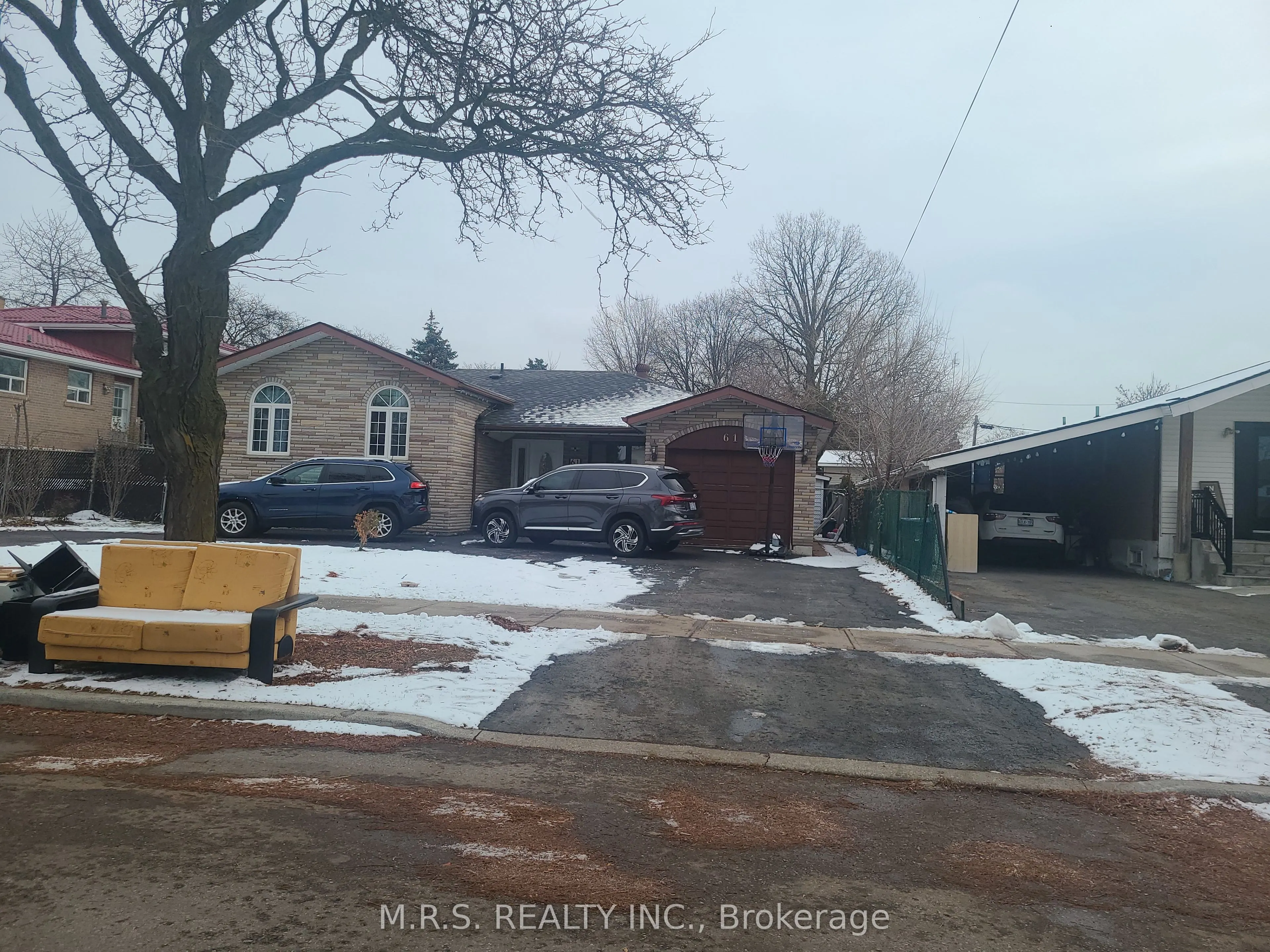 61 Bloomington Crescent