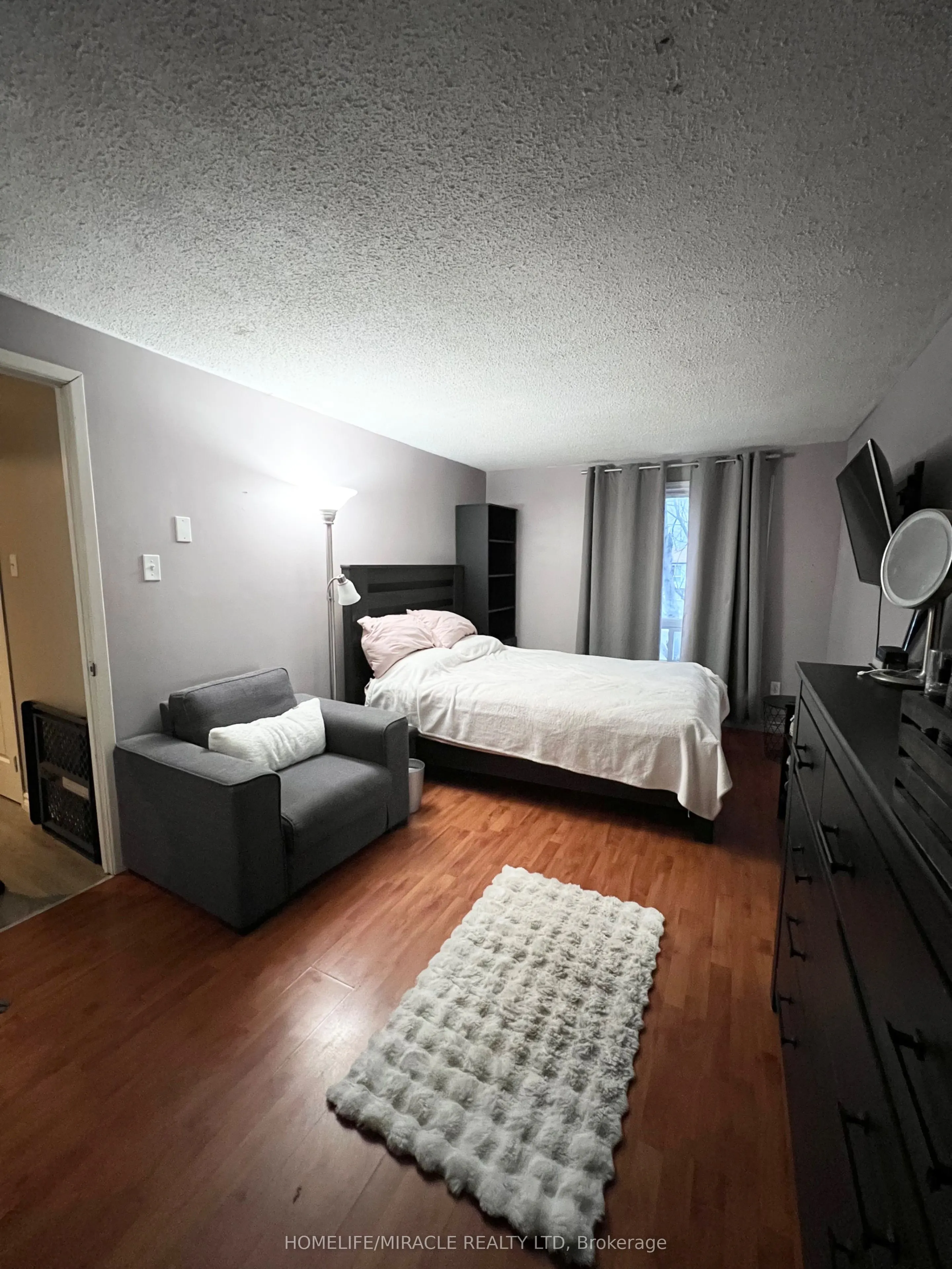 5 Glencairn Square