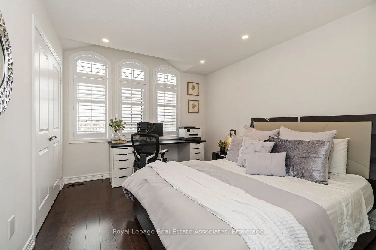 4061 Channing Crescent