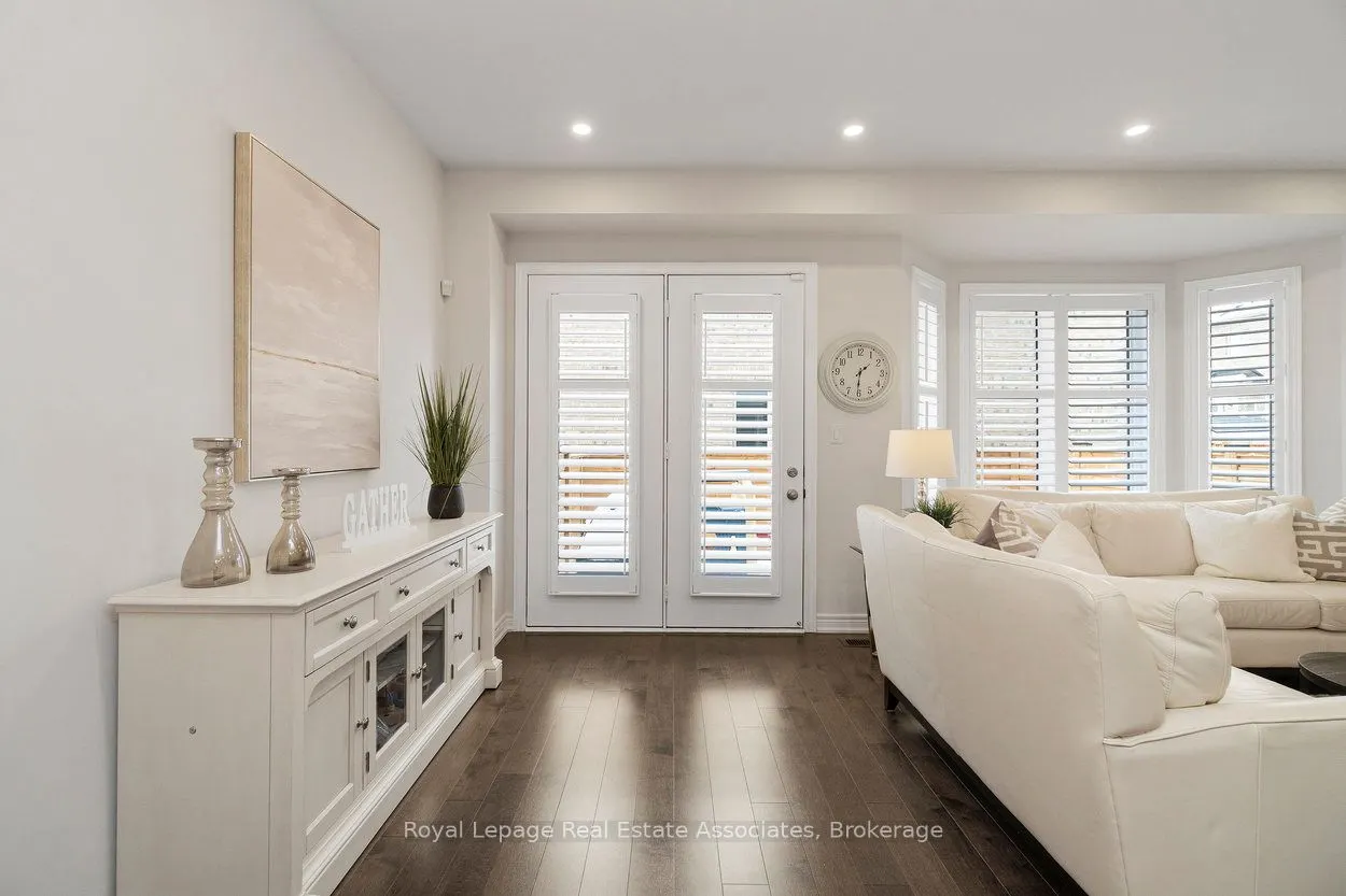 4061 Channing Crescent