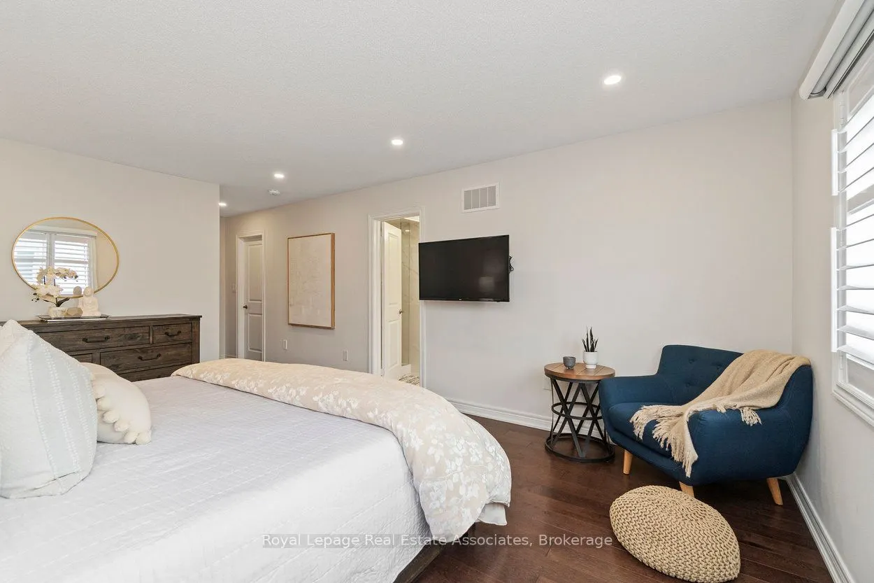 4061 Channing Crescent
